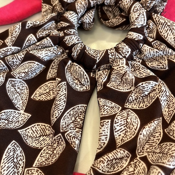 NWT Oscar de la Renta top. Size L Brown and Cream lead design ties around neck - Picture 15 of 15